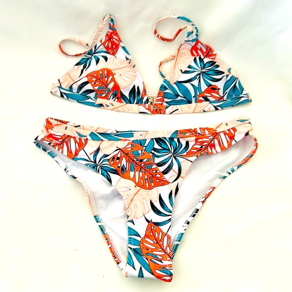 Beachsissi~Bikini / Tropical Leaf Print - Picture 12 of 13
